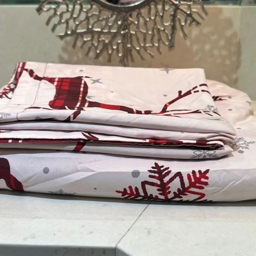 Duvet Cover Set Holiday Red and Beige Reindeer Bedding Set - Brand Unknown
